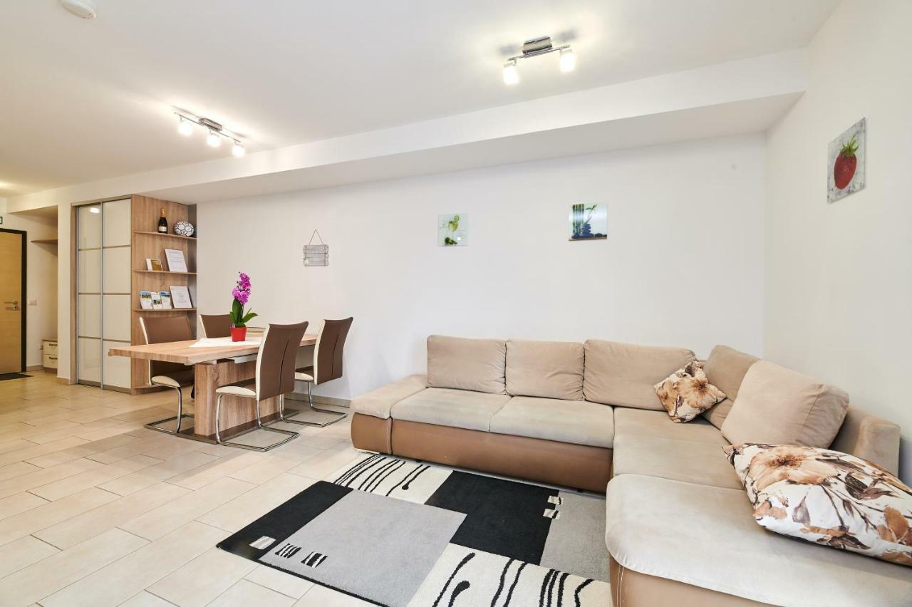 Apartman Leon Umag Bagian luar foto