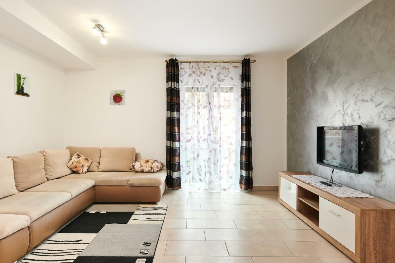 Apartman Leon Umag Bagian luar foto
