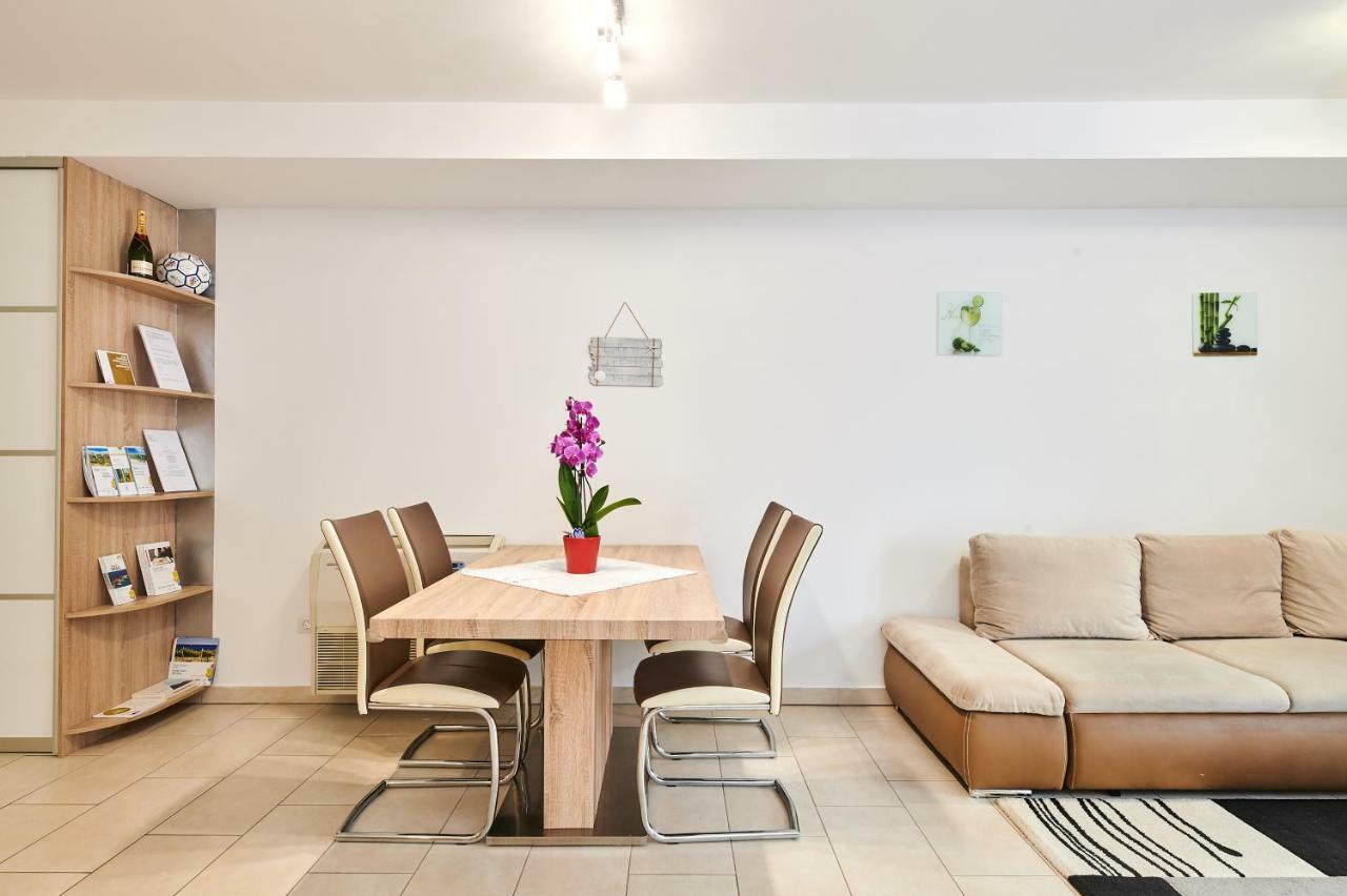 Apartman Leon Umag Bagian luar foto