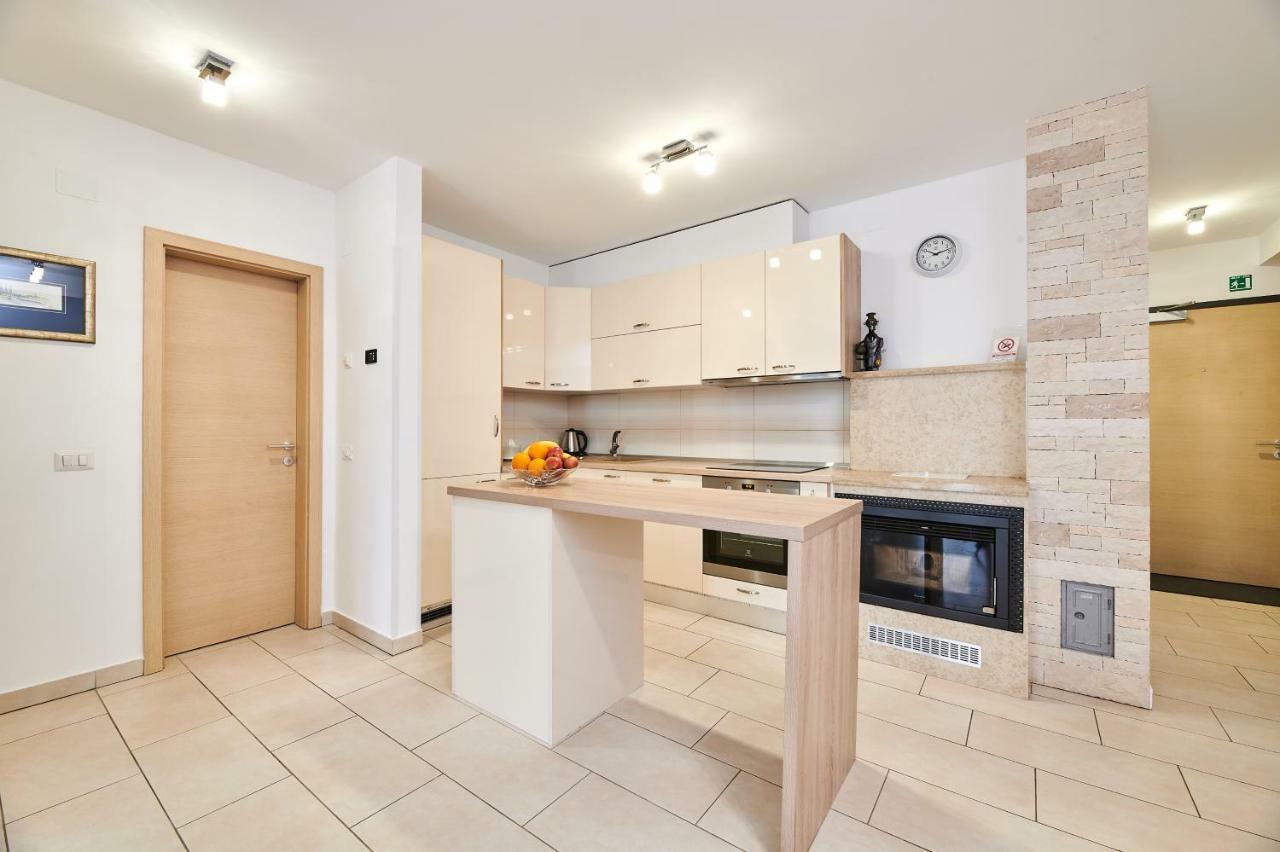 Apartman Leon Umag Bagian luar foto