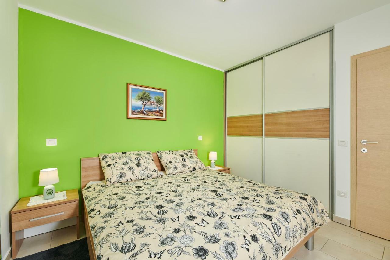 Apartman Leon Umag Bagian luar foto