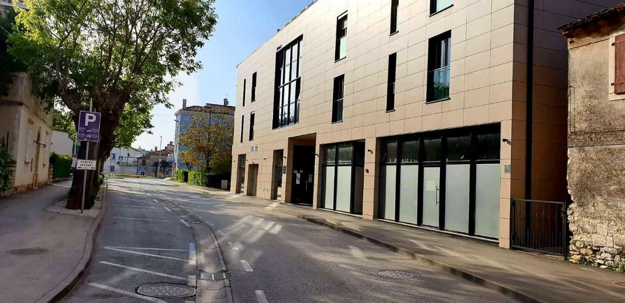 Apartman Leon Umag Bagian luar foto