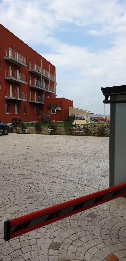 Apartman Leon Umag Bagian luar foto